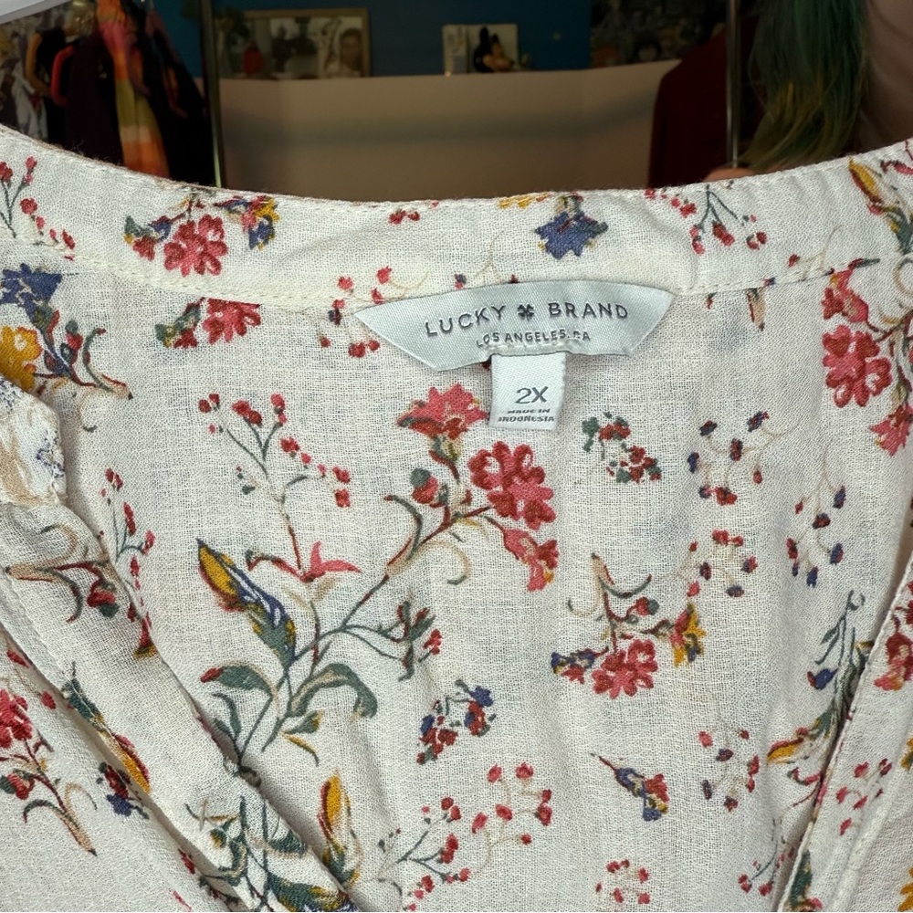 Lucky Brand size 2X Cream Multi Floral Pattern Bottom Down Blouse - Picture 2 of 7
